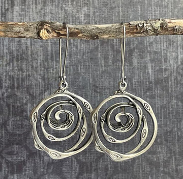 European And American Retro Style Flower Cutout Pendant Style Earrings