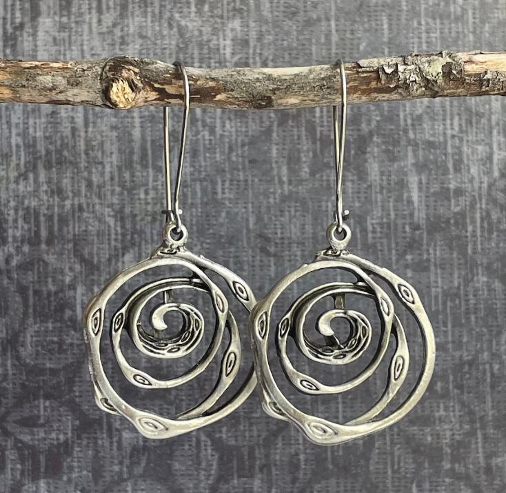European And American Retro Style Flower Cutout Pendant Style Earrings