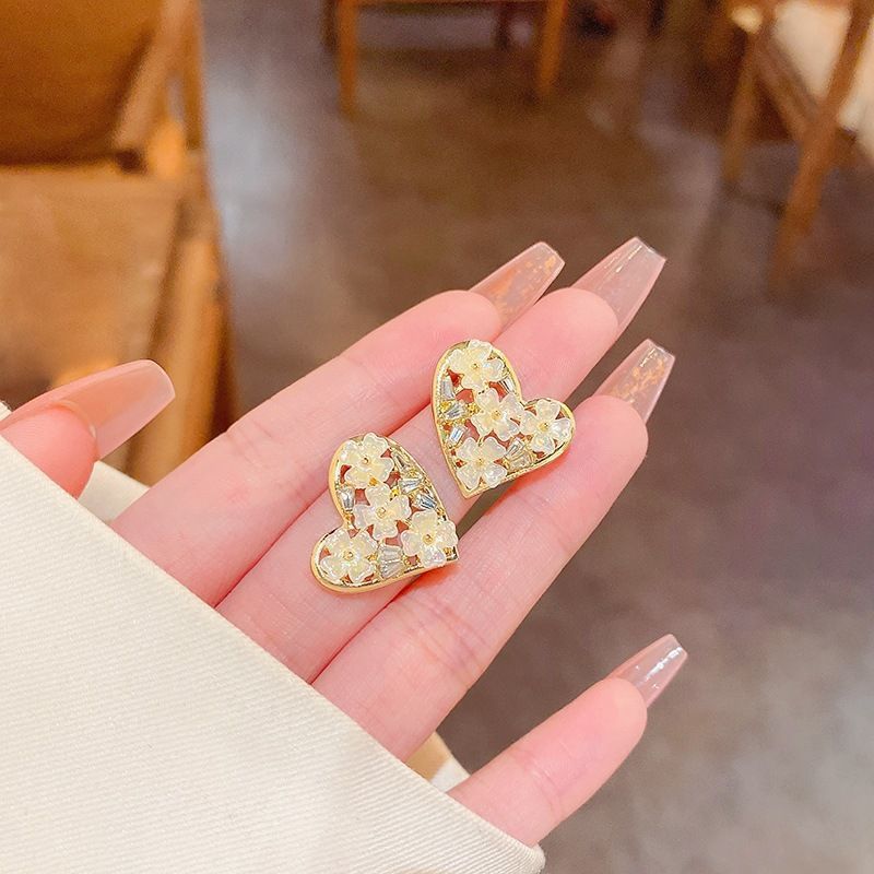 Love Lucky Flower Entry Lux Elegant Design Advanced Sense Sweet Earrings