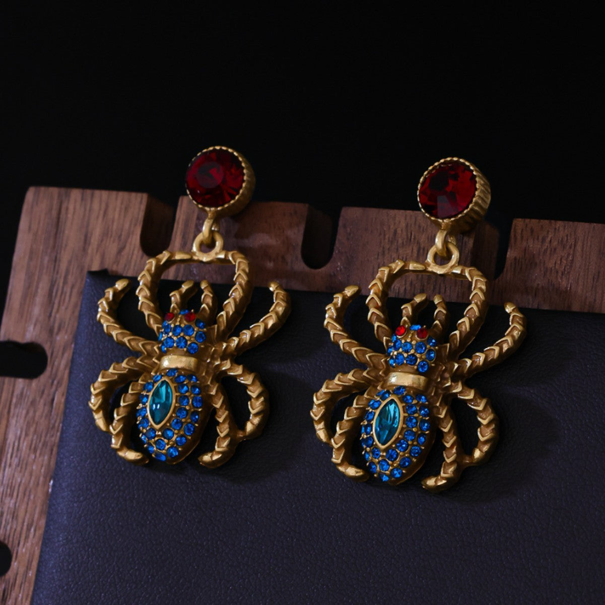Ruby Spider Light Luxury Distressed Artistic High-grade Earrings