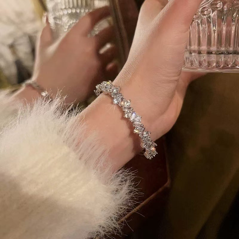 Rhinestone Bracelet Design Sense Simple Graceful White All-matching Vintage Bracelet