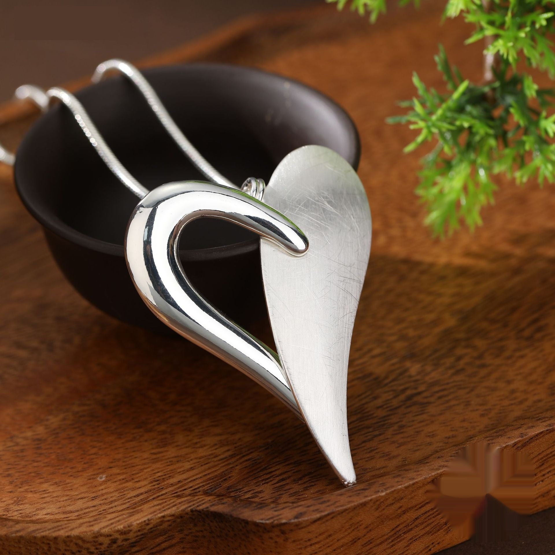 Two-color Hollow Geometry Heart-shaped Women's Simple Advanced Photosensitive Surface Brushed Heart-shaped Necklace