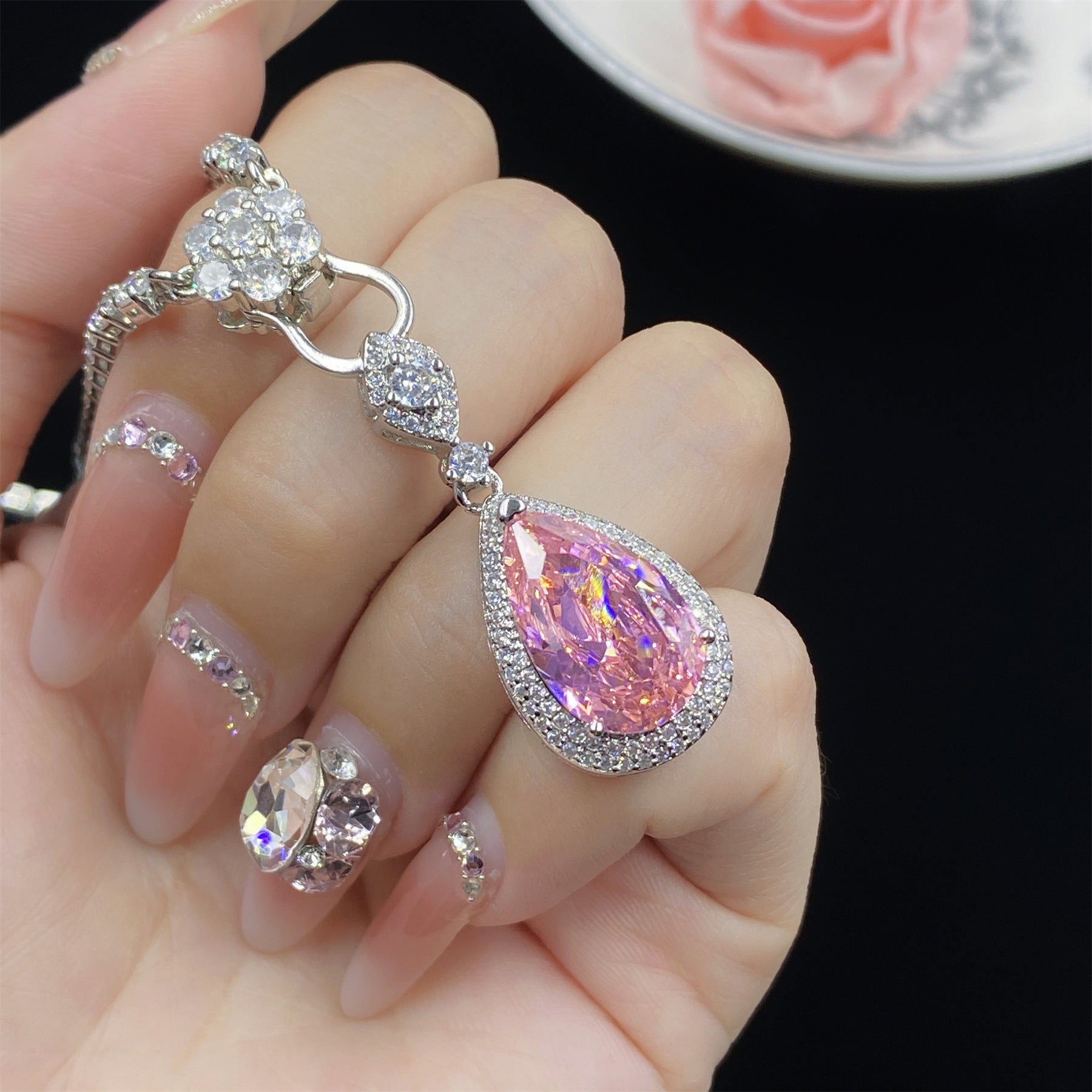 Female Luxurious Style Eardrop Pendant Suit