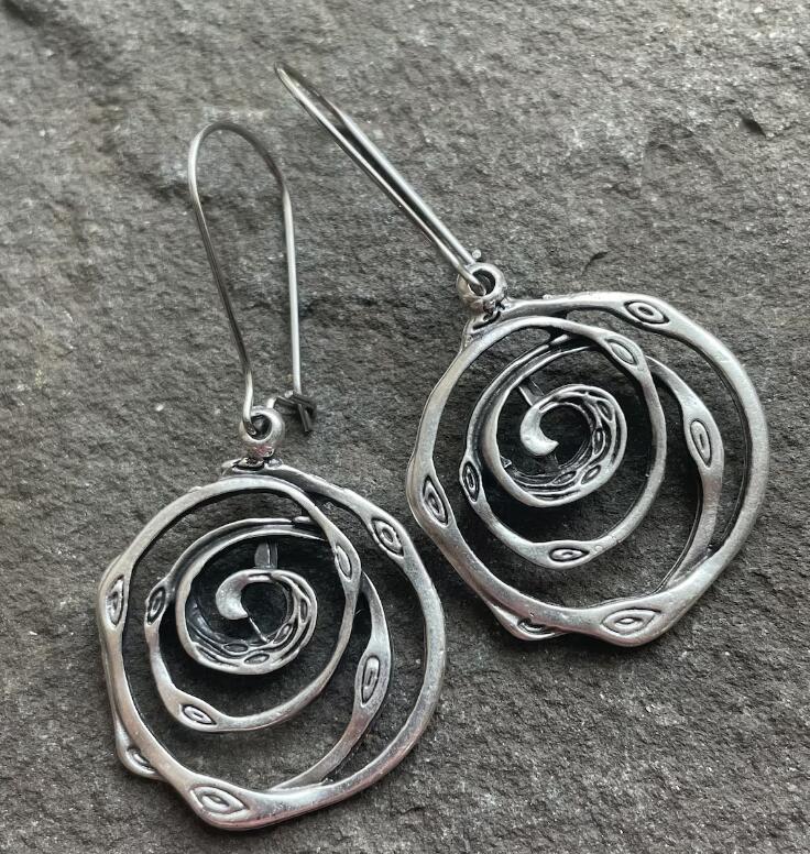 European And American Retro Style Flower Cutout Pendant Style Earrings