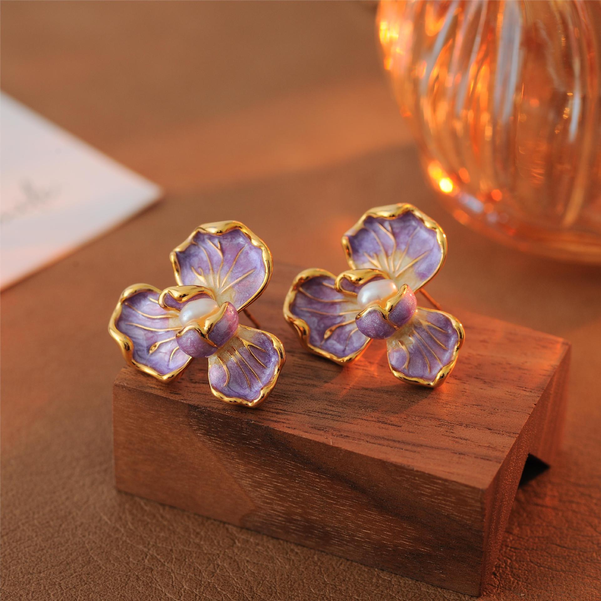 Women's Fashion Simple Inlaid Earrings