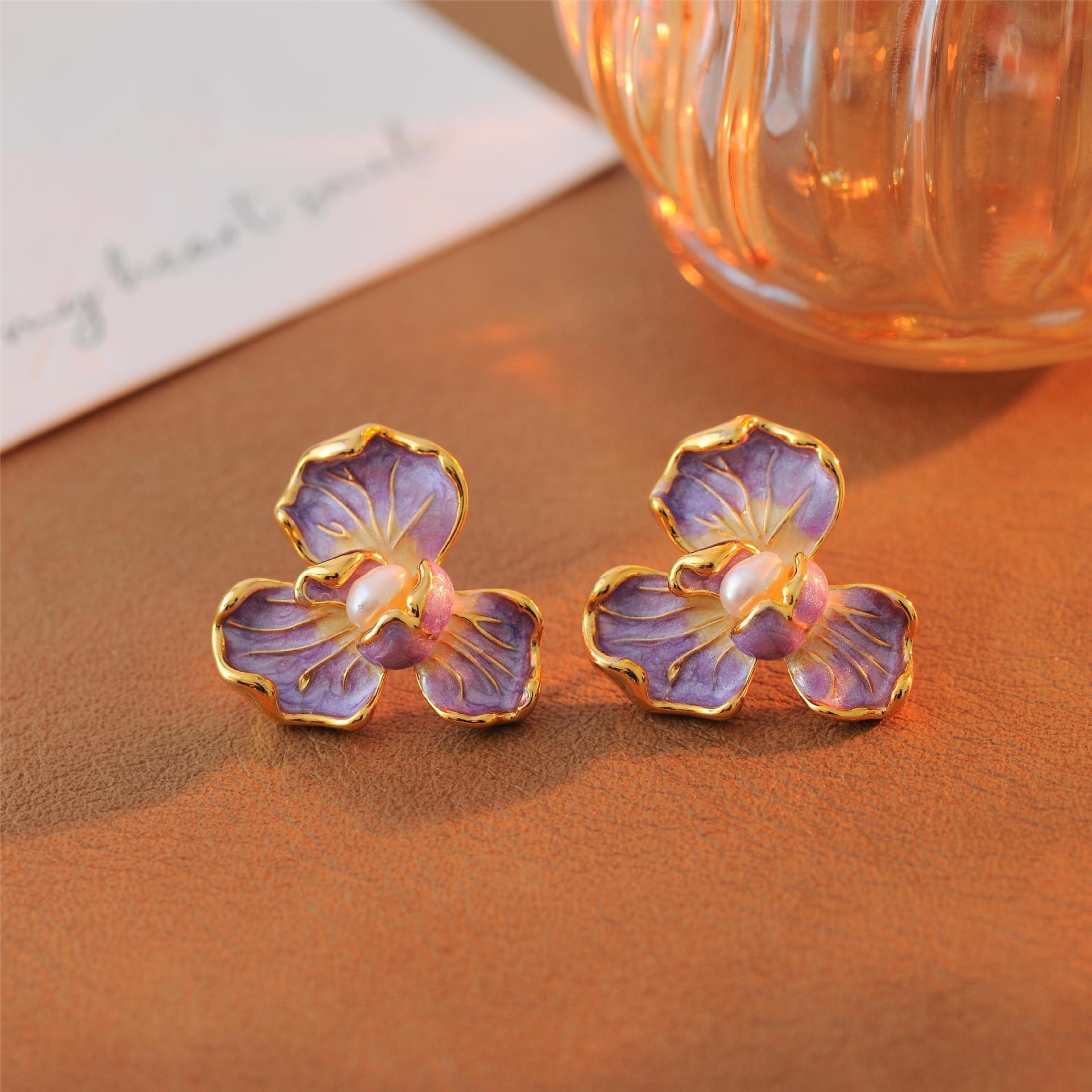 Women's Fashion Simple Inlaid Earrings