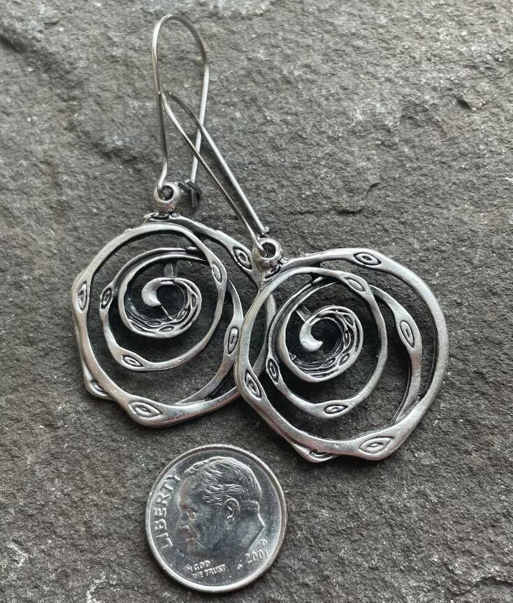 European And American Retro Style Flower Cutout Pendant Style Earrings