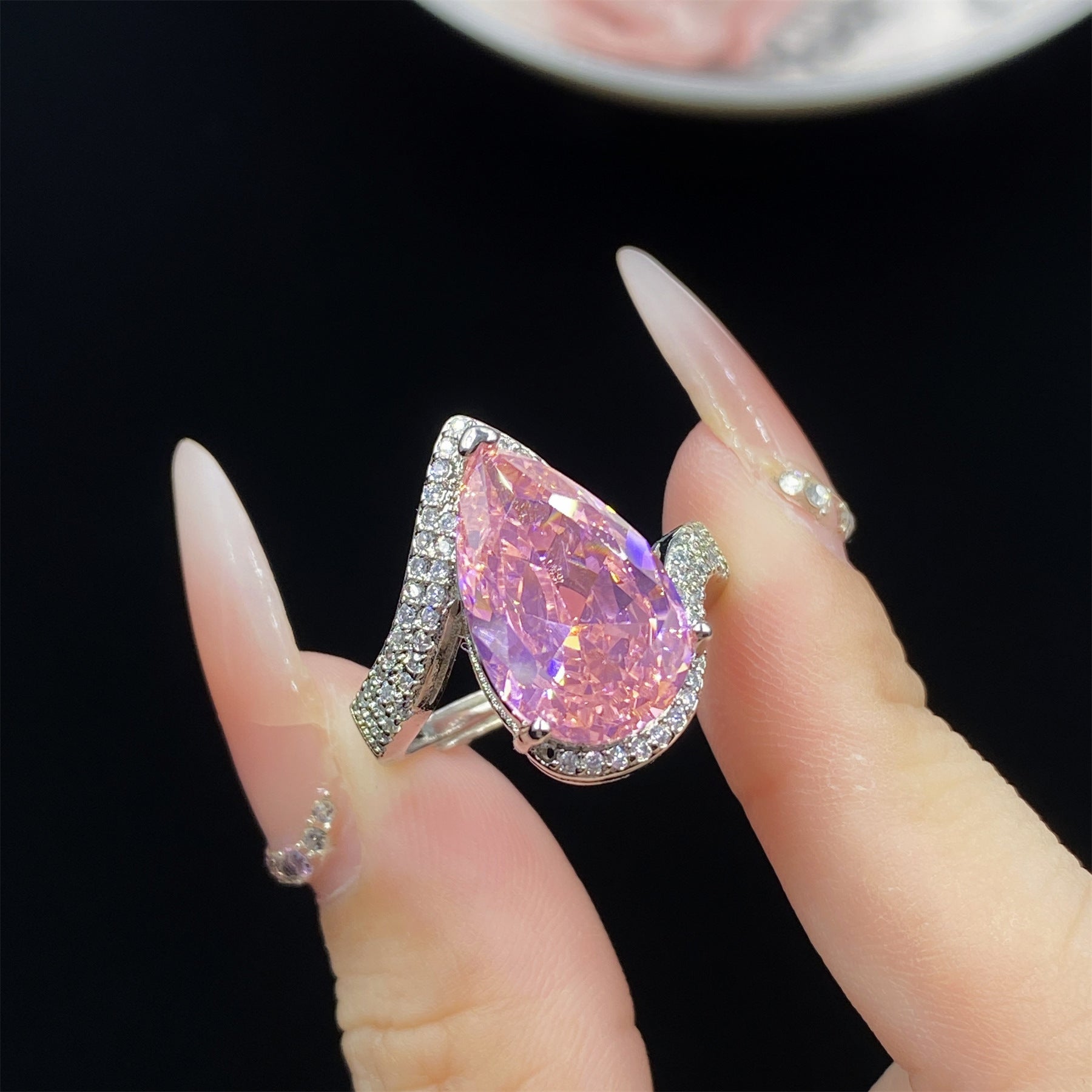 Female Luxurious Style Eardrop Pendant Suit
