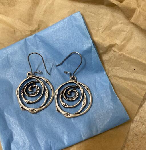 European And American Retro Style Flower Cutout Pendant Style Earrings