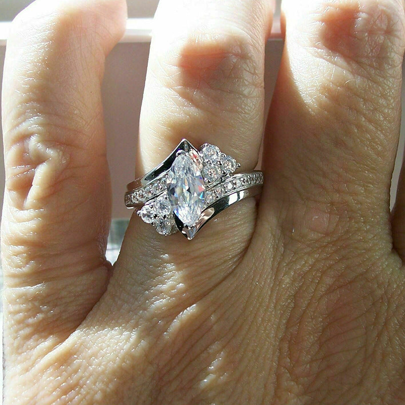 Creative Horse Eye Shaped Zircon Ring