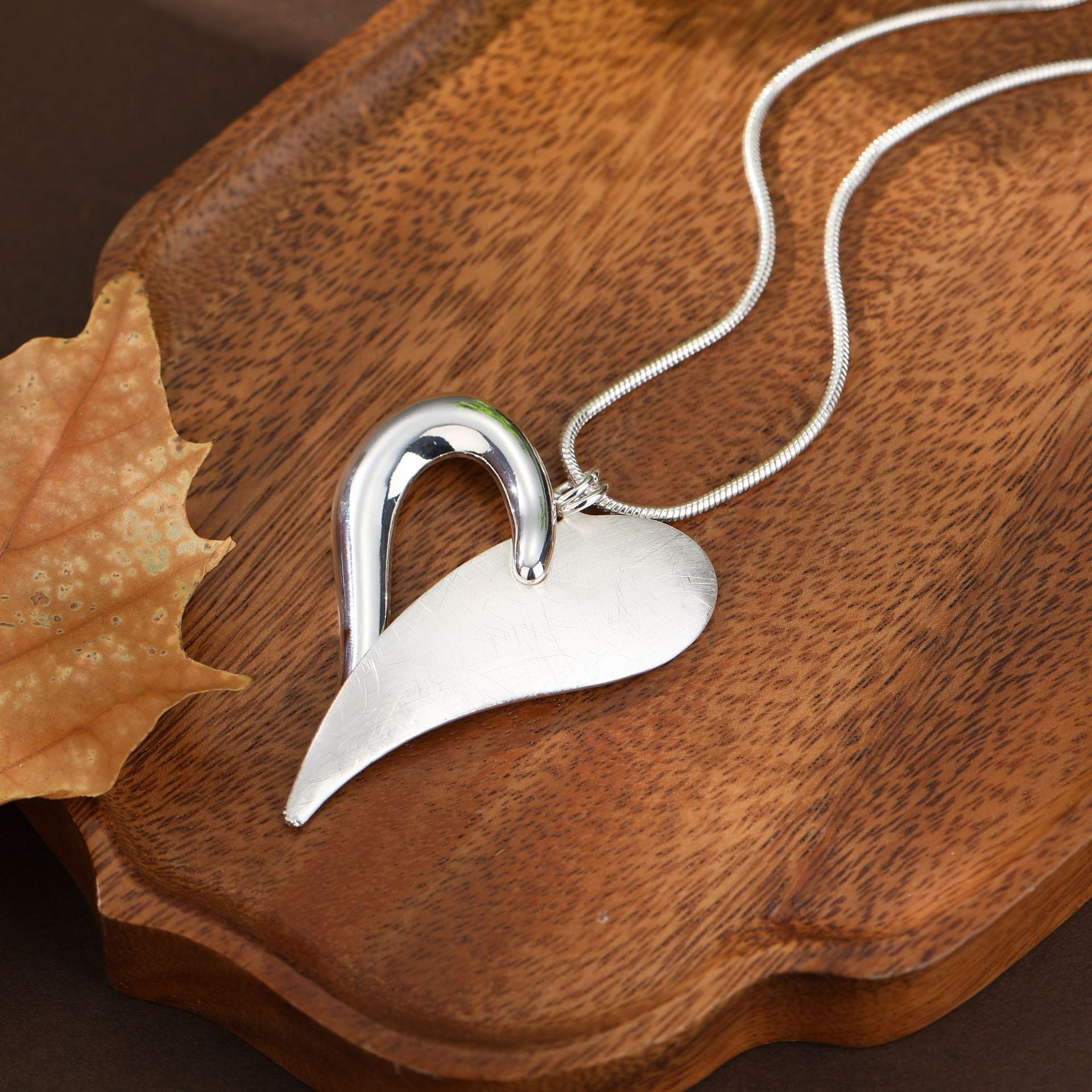 Two-color Hollow Geometry Heart-shaped Women's Simple Advanced Photosensitive Surface Brushed Heart-shaped Necklace