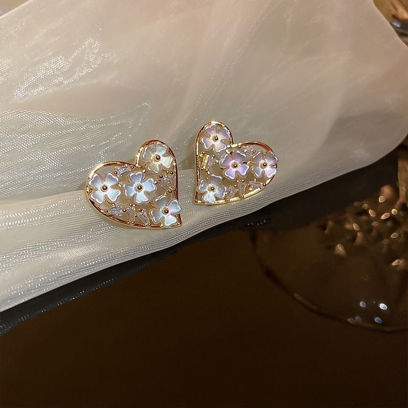 Love Lucky Flower Entry Lux Elegant Design Advanced Sense Sweet Earrings