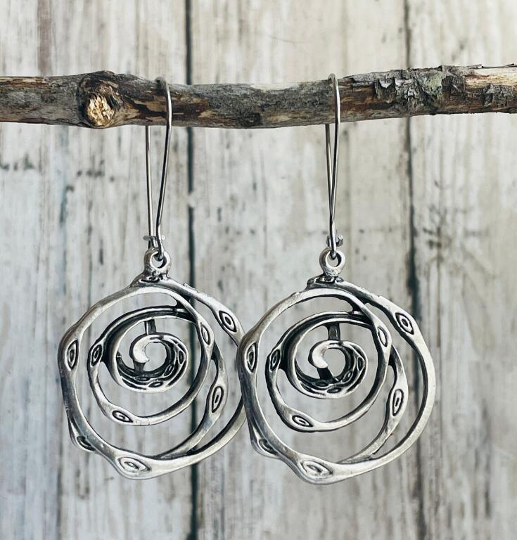 European And American Retro Style Flower Cutout Pendant Style Earrings