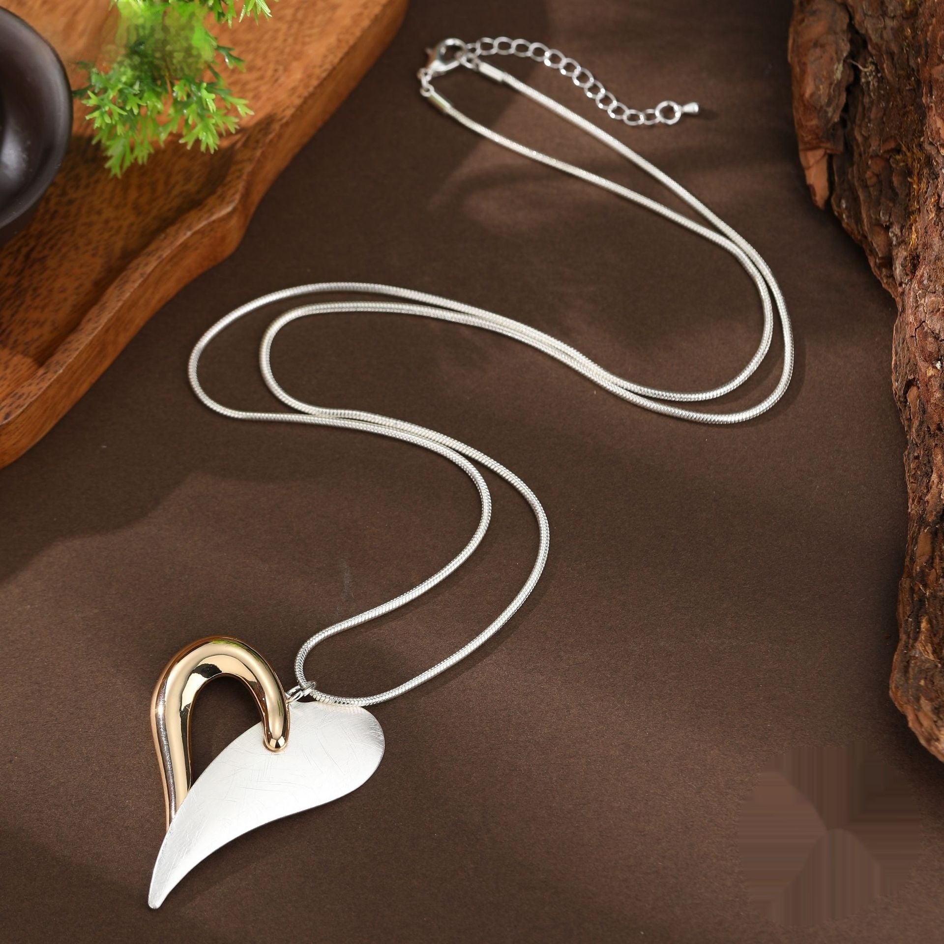 Two-color Hollow Geometry Heart-shaped Women's Simple Advanced Photosensitive Surface Brushed Heart-shaped Necklace