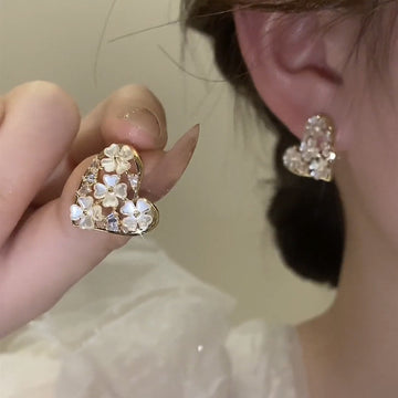 Love Lucky Flower Entry Lux Elegant Design Advanced Sense Sweet Earrings
