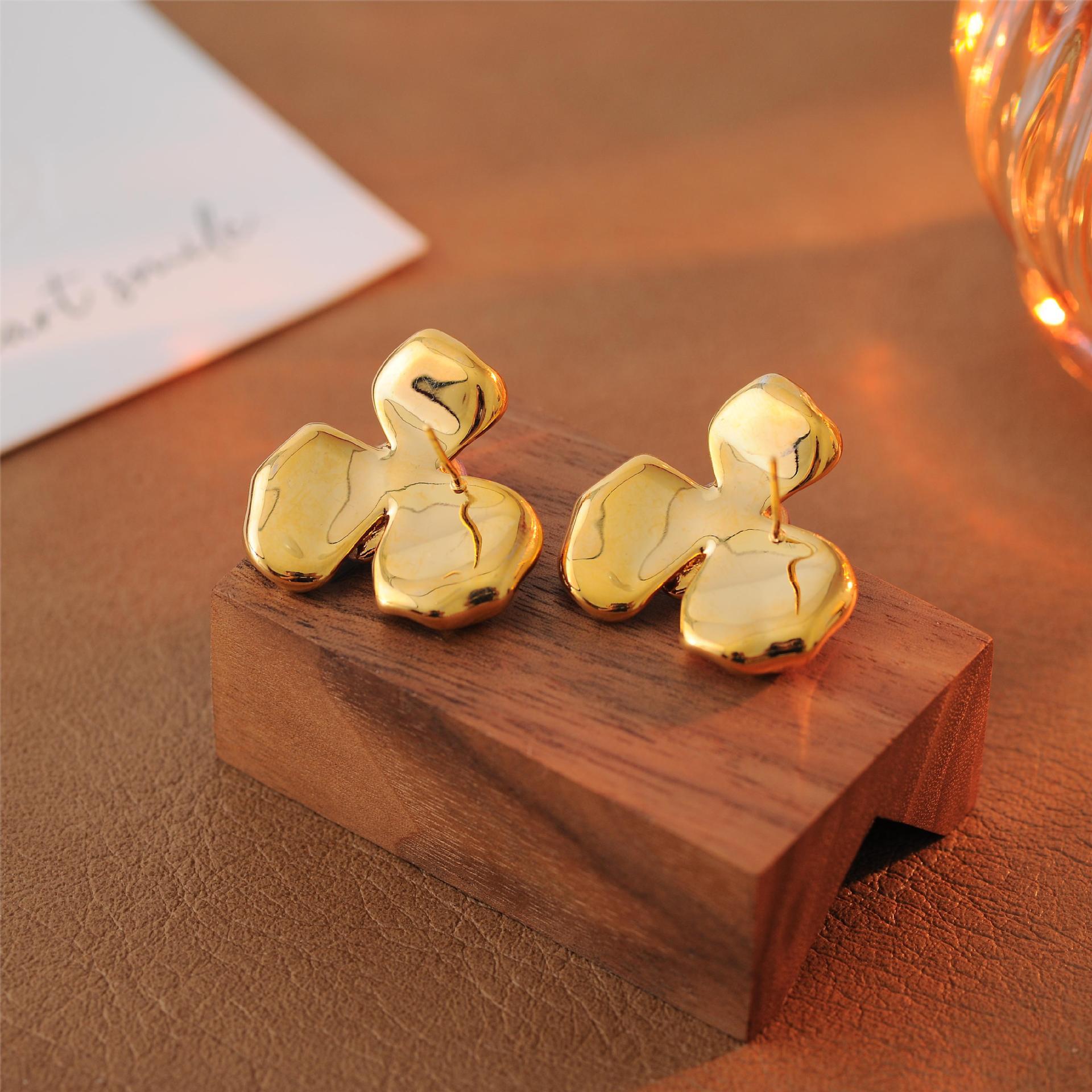 Women's Fashion Simple Inlaid Earrings