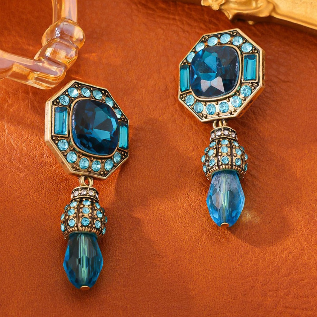 Full-jeweled Stud Earrings Niche Geometric Personalized Elegant Female Earrings