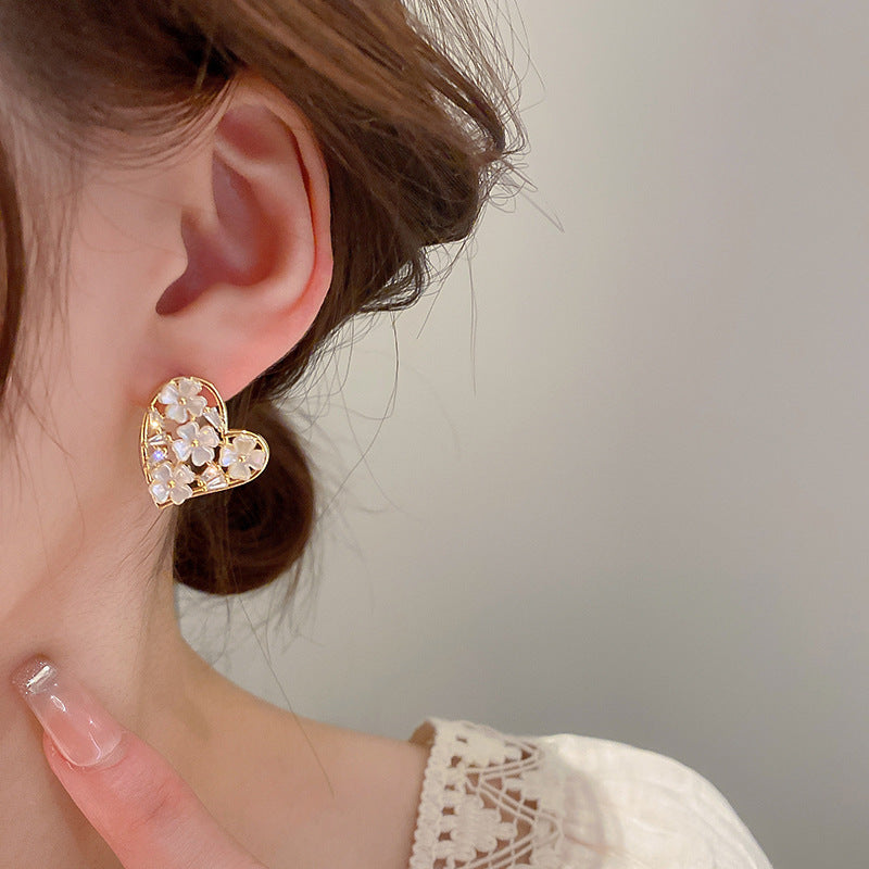 Love Lucky Flower Entry Lux Elegant Design Advanced Sense Sweet Earrings