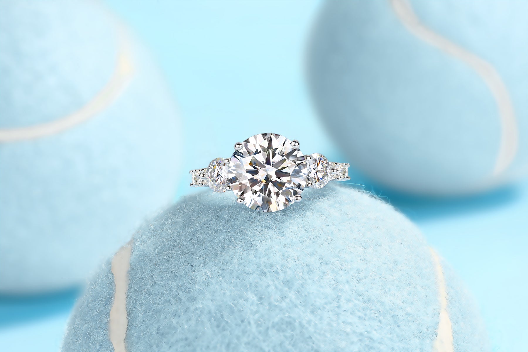 Three-diamond Brilliance - A Fashionable And Luxurious Jewelry Piece Set With 5-carat Moissanite S925 Sterling Silver And Platinum-plated Diamond