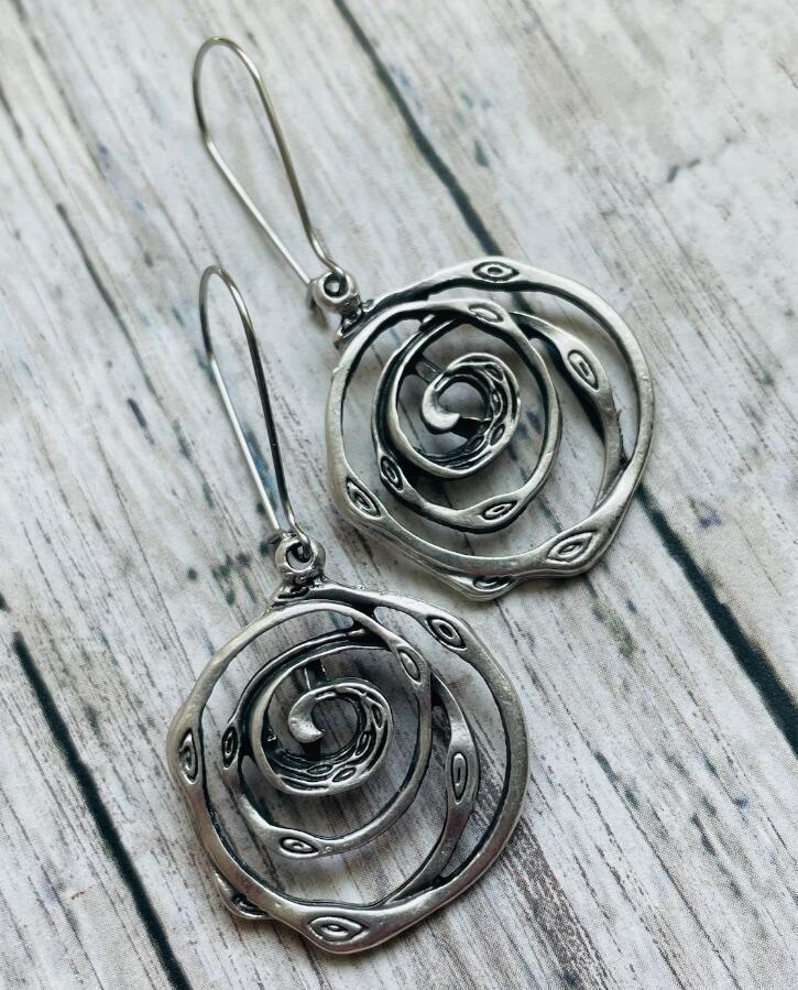 European And American Retro Style Flower Cutout Pendant Style Earrings