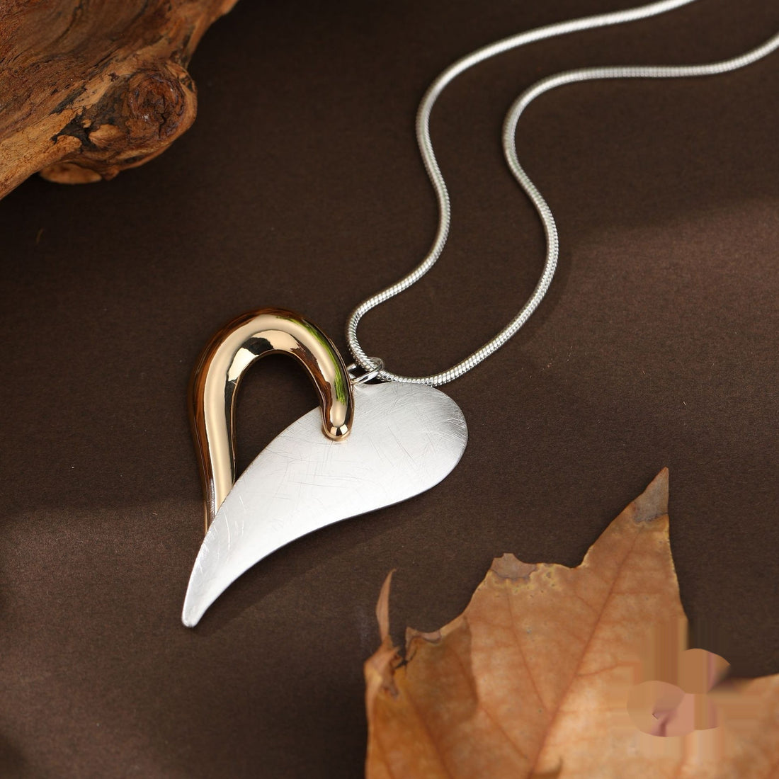 Two-color Hollow Geometry Heart-shaped Women's Simple Advanced Photosensitive Surface Brushed Heart-shaped Necklace